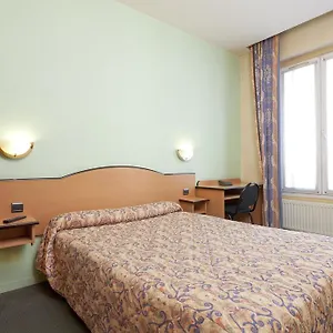  Otel Ferney Republique Fransa