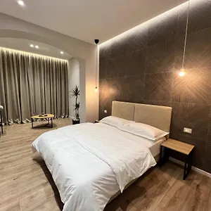  Otel Enzo & Blloku Arnavutluk